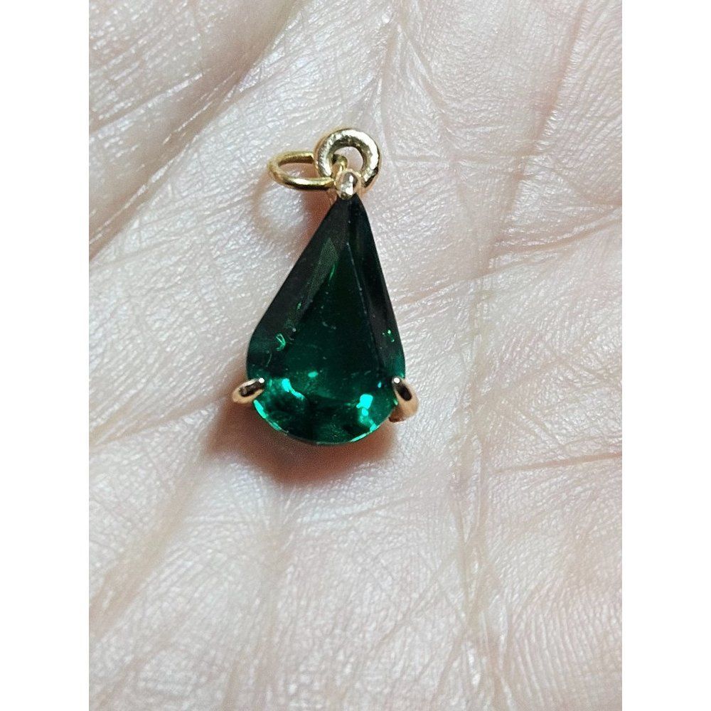 *Sale* Gold tone green rhinestone pendant